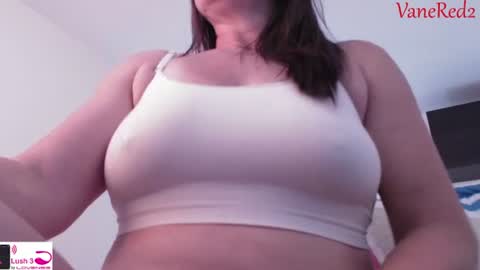 Snapshot of vanessared2 chatting on October 5, 9:11 pm Vanesared2 online show from October 5, 9:11 pm