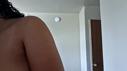 Snapshot of vanessareign chatting on September 30, 6:18 pm vanessareign online show from September 30, 6:18 pm