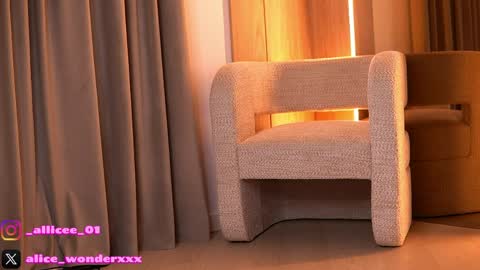 Vanessa Simon online show from April 3, 6:20 am