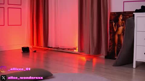 Vanessa Simon online show from February 11, 6:39 am