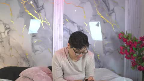 vanilla_hot_ online show from October 23, 1:45 pm