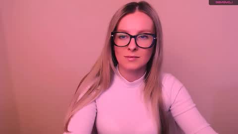 Mia online show from February 18, 5:13 pm