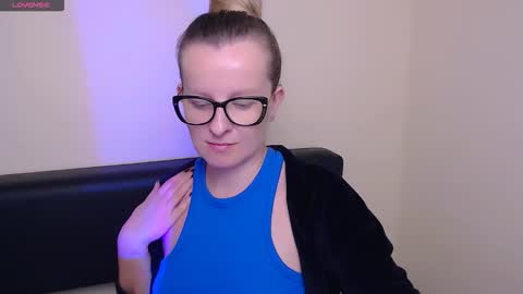 Mia online show from October 16, 7:52 am