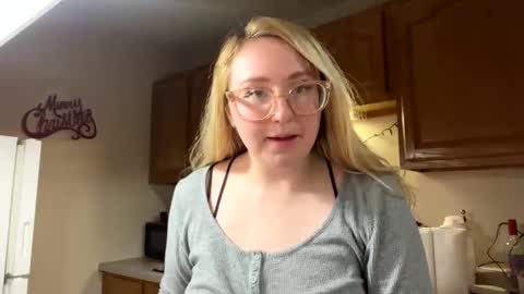 vanillapuddingpie online show from December 11, 2:41 am