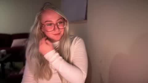 vanillapuddingpie online show from November 12, 1:30 am