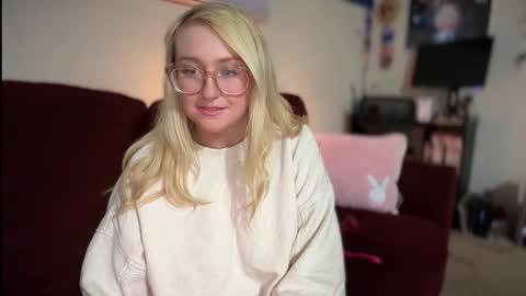 vanillapuddingpie online show from March 8, 3:28 am