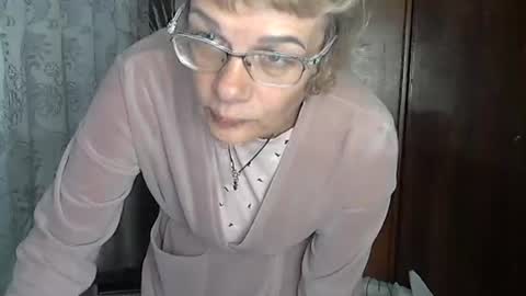 Vanillaxcreamy online show from October 21, 2:21 pm