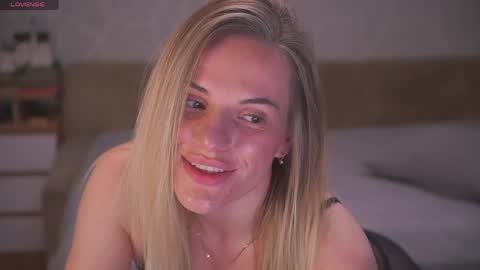 Sophie online show from April 7, 10:12 pm