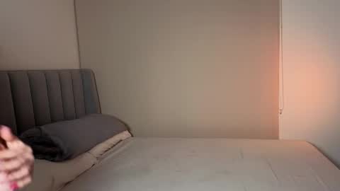 Elizabeth online show from February 17, 11:15 pm