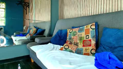 Vans Ross online show from February 18, 7:57 pm