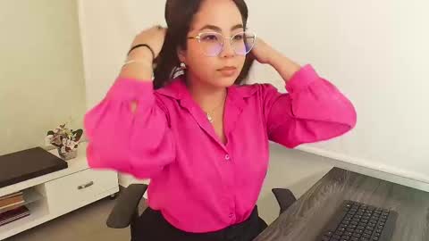 Snapshot of vctoria_collins_ chatting on October 16, 11:10 am Victoria online show from October 16, 11:10 am