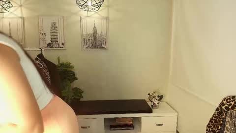 Snapshot of vctoria_collins_ chatting on October 14, 11:13 am Victoria online show from October 14, 11:13 am