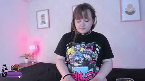 Snapshot of veesimons_dh chatting on September 9, 7:47 pm Vee Simons online show from September 9, 7:47 pm