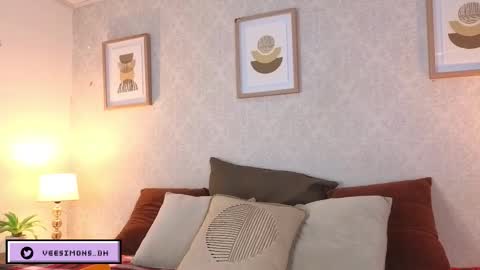 Vee Simons online show from March 25, 8:48 pm