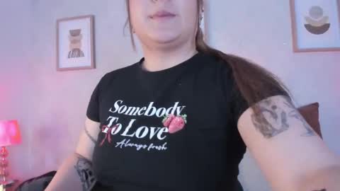 Snapshot of veesimons_dh chatting on September 29, 8:08 pm Vee Simons online show from September 29, 8:08 pm