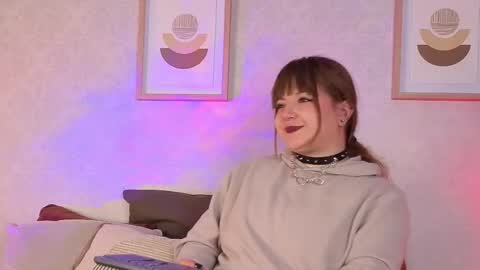 Snapshot of veesimons_dh chatting on October 10, 9:08 pm Vee Simons online show from October 10, 9:08 pm