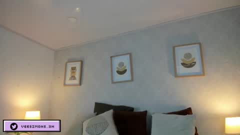 Vee Simons online show from January 12, 7:32 pm