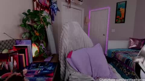 Snapshot of veeweatherbee chatting on January 4, 6:30 pm Violet Weatherbee online show from January 4, 6:30 pm