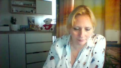 velka_raspberry online show from May 7, 8:10 am