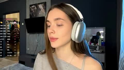 Nia online show from March 30, 3:23 pm