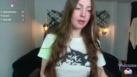 Sophi  online show from April 3, 1:01 am