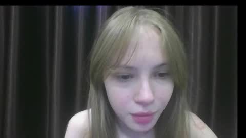 velvet_daydream_ online show from April 19, 2:51 pm