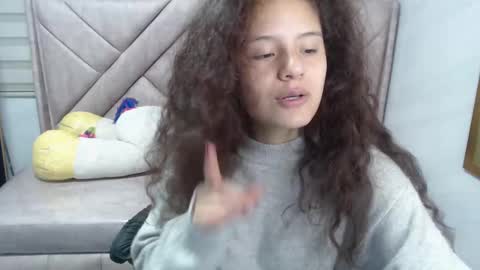 velvet_moon_v online show from September 19, 1:15 pm