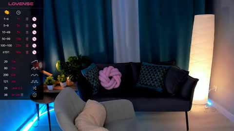 Snapshot of velvetcherry_ chatting on September 14, 9:00 am Mia online show from September 14, 9:00 am