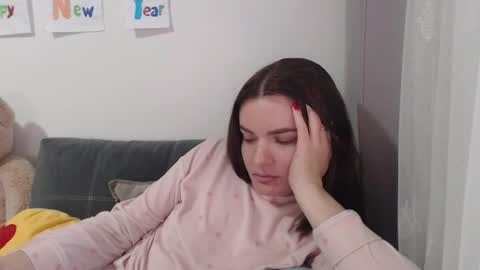 velvetmoon123 online show from January 8, 12:00 pm