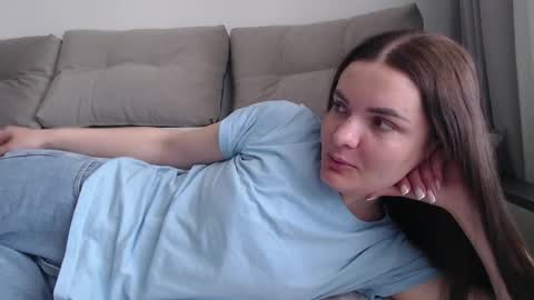 velvetmoon123 online show from April 5, 9:28 am