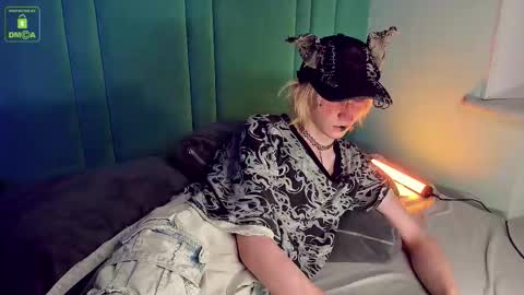 Snapshot of velvetqueer chatting on October 8, 3:40 pm TRISS online show from October 8, 3:40 pm