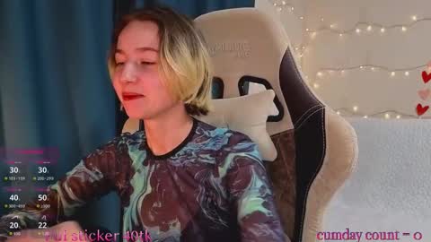 Snapshot of velvetvalkyries chatting on October 14, 5:05 pm CLEOshort hair TIna long hair online show from October 14, 5:05 pm