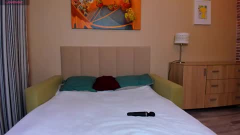 veneradi615 online show from December 1, 7:56 pm