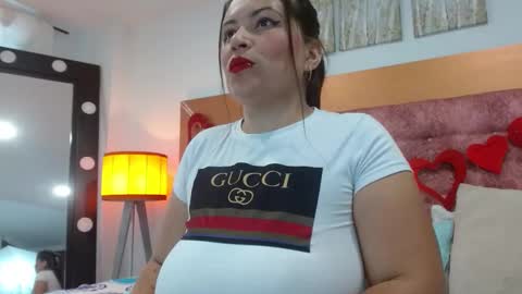 Snapshot of vennuss89 chatting on October 15, 11:33 am vennuss89 online show from October 15, 11:33 am