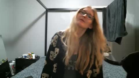 venomandvine online show from February 19, 11:37 pm