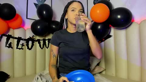 Snapshot of venus__miller chatting on October 20, 12:21 pm venus__miller online show from October 20, 12:21 pm