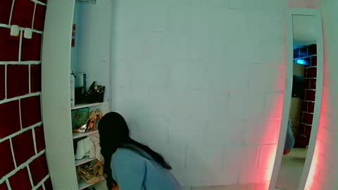 Snapshot of venus_megan chatting on January 6, 5:27 pm emily independent account MY conextion 1100 GTM to 17hr GTM online show from January 6, 5:27 pm