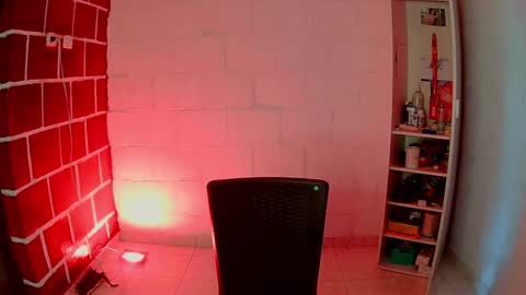Snapshot of venus_megan chatting on December 31, 5:18 pm emily independent account MY conextion 1100 GTM to 17hr GTM online show from December 31, 5:18 pm