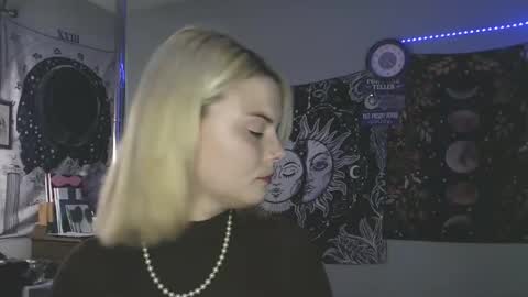 Miss Venus online show from November 12, 4:42 pm