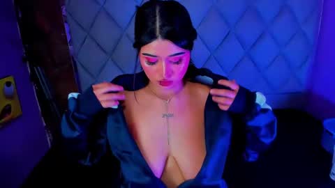 Snapshot of venusowen_ chatting on September 15, 3:35 pm Venusowen online show from September 15, 3:35 pm