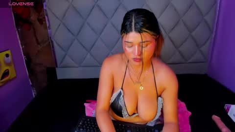 Snapshot of venusowen_ chatting on February 27, 3:59 pm Venusowen online show from February 27, 3:59 pm