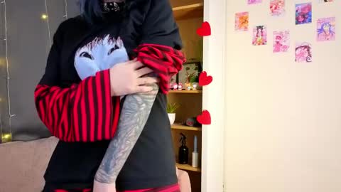 Erica online show from April 4, 8:49 pm