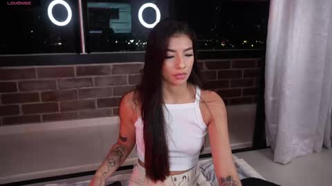 vero_cam online show from February 19, 1:29 am