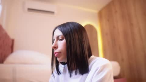 Veronica online show from February 3, 2:32 pm