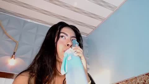 Veronica Robles online show from December 11, 5:03 pm
