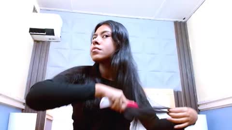 Veronica Robles online show from February 23, 6:43 pm