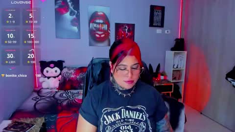 Snapshot of veronika_metalstar chatting on October 16, 7:13 pm Miss Veronika online show from October 16, 7:13 pm