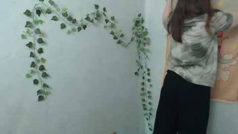 veryveryvery_shy online show from April 1, 5:19 am