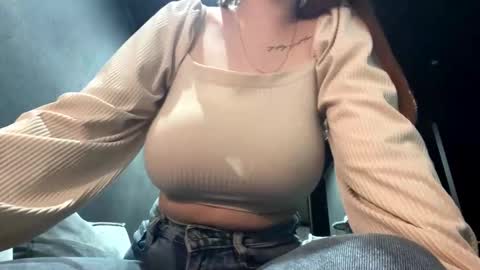 Esta online show from November 17, 6:21 pm