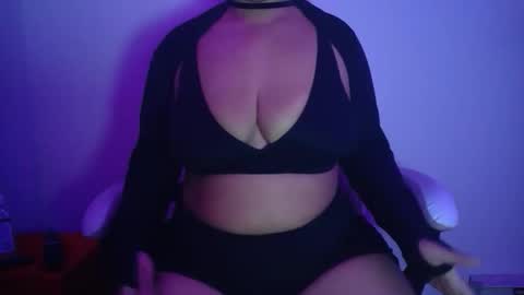 vibe_xxxo online show from March 12, 5:00 am